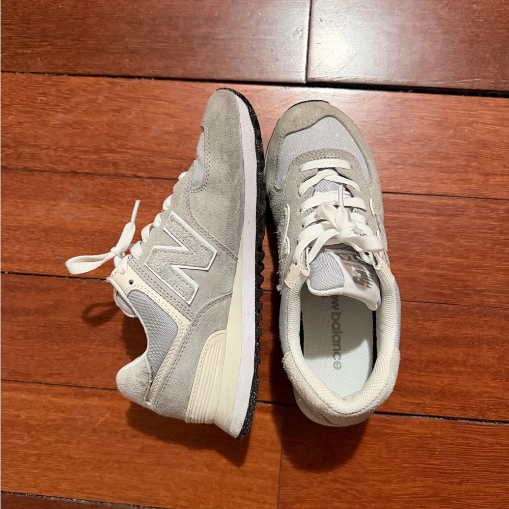 New Balance Light Gray and White Sneakers unisex size 5 men / 6.5 women’s